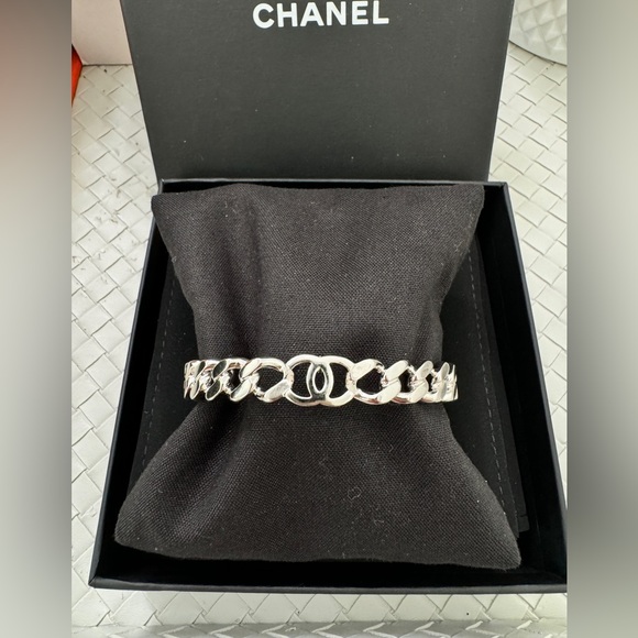 Chanel 22A Metal Silver Tone Chain Cuban Link CC Logo Cuff Bangle Bracelet S - Picture 2 of 11